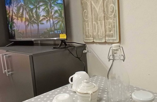 El Castell de Montornes Apartment | Independent loft, studio in the middle of nature, quiet and cozy.