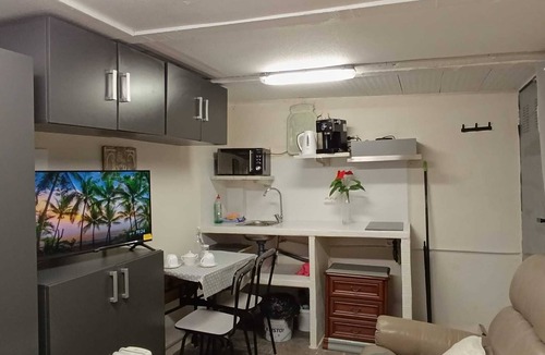 El Castell de Montornes Apartment | Independent loft, studio in the middle of nature, quiet and cozy.