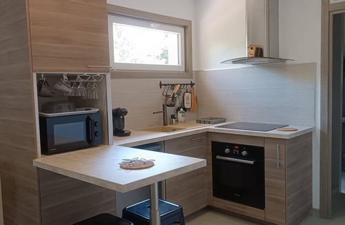 Saint-Martin-de-Londres Apartment | Independent apartment - Air conditioning - Swimming pool - Jacuzzi