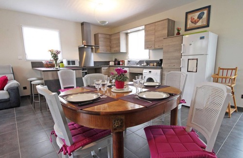 Saint-Martin-d'Ecublei Cottage | Independent ecogite for 8 near forest, terrace, pets allowed
