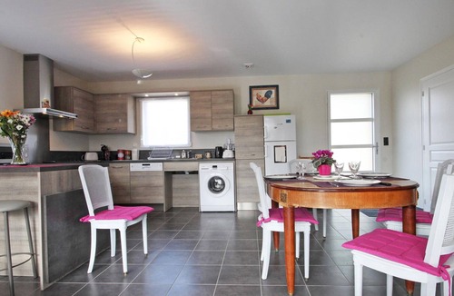 Saint-Martin-d'Ecublei Cottage | Independent ecogite for 8 near forest, terrace, pets allowed