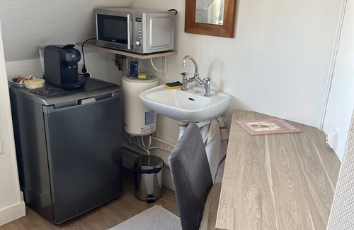 Neuilly-sur-Seine Condo | Independant room