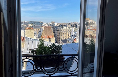 Neuilly-sur-Seine Condo | Independant room