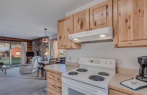 Clark Cabin | Independence - Cozy cabin, pet friendly, hot tub
