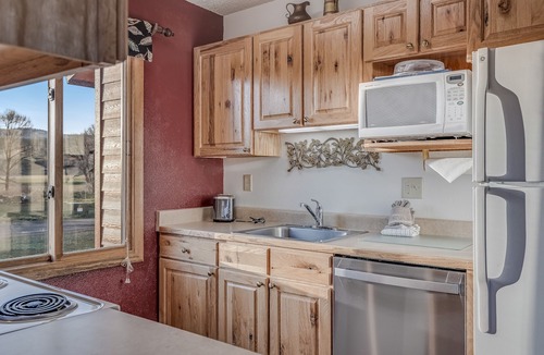 Clark Cabin | Independence - Cozy cabin, pet friendly, hot tub