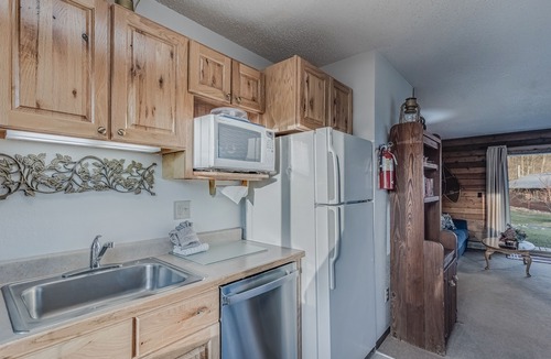 Clark Cabin | Independence - Cozy cabin, pet friendly, hot tub