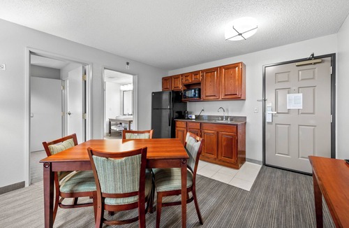 Marinette Hotel | Independence Stay Hotel & Suites