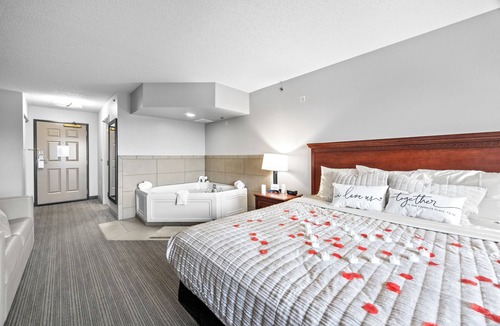 Marinette Hotel | Independence Stay Hotel & Suites