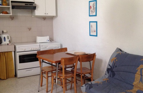 Montpeyroux Apartment | Independent apartment in a village house.