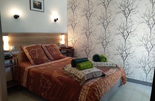 Brezilhac Bed & Breakfast | Independent bedroom, swimming pool, Park, Kitchen, Barbecue.