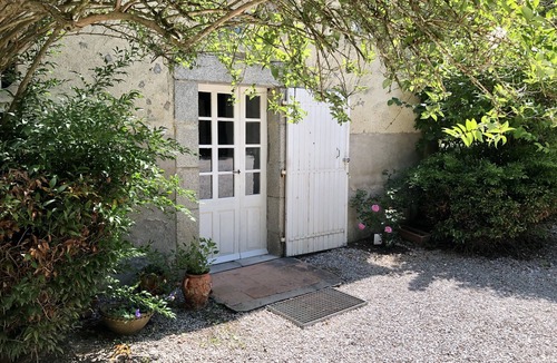 Lempaut House | Independent cottage with heated pool