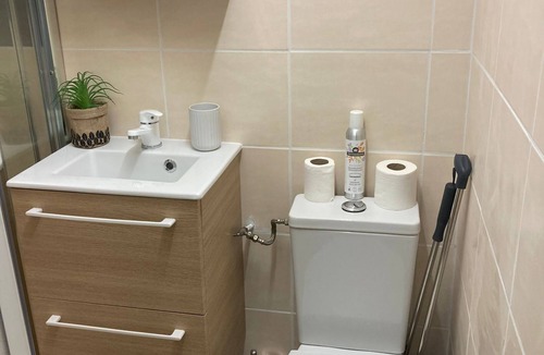 Montpellier City-Centre Bed & Breakfast | Independent Cozy Room