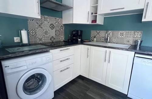 Castelnau-de-Guers House | Independent village house rental with courtyard, terrace and pool.