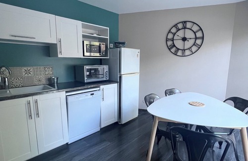 Castelnau-de-Guers House | Independent village house rental with courtyard, terrace and pool.