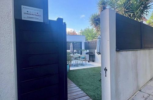 Castelnau-de-Guers House | Independent village house rental with courtyard, terrace and pool.