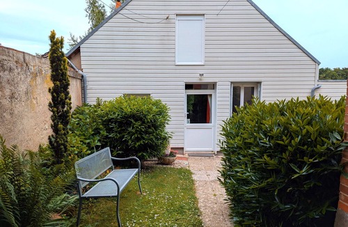 Dampierre-en-Burly Cottage | Independent cottage with terrace and direct lake access