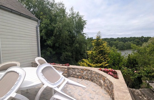 Dampierre-en-Burly Cottage | Independent cottage with terrace and direct lake access