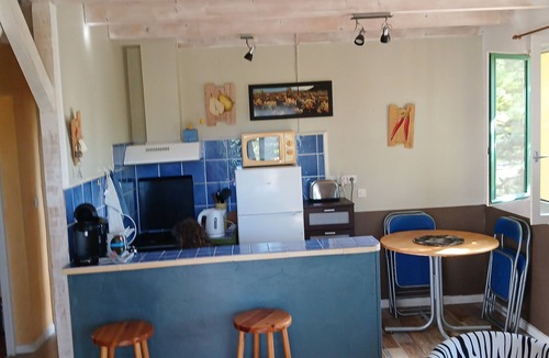 Vingrau Apartment | Independent Garden Apartment, Pool