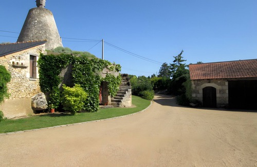 Brigne Apartment | Independent Gite at Logis des Moulins