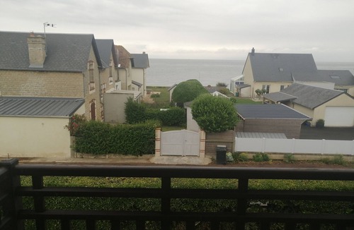 Luc-sur-Mer Apartment | Independent ground floor with garden on the seaside.