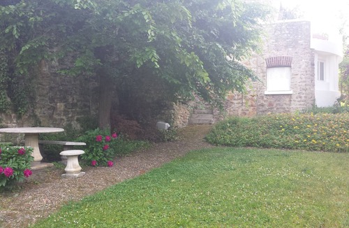 Saint-Martin Apartment | Independent & High Comfort 1 Room Apt. With Gardenn30 min from Paris
