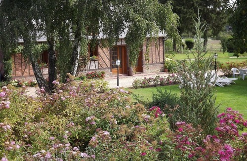 Le Thuit-Signol House | INDEPENDENT HOUSE 'hydrangeas' more than 50 varieties of hydrangeas