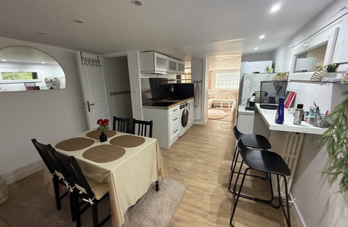 Eaubonne Apartment | Independent lodge located on the ground floor