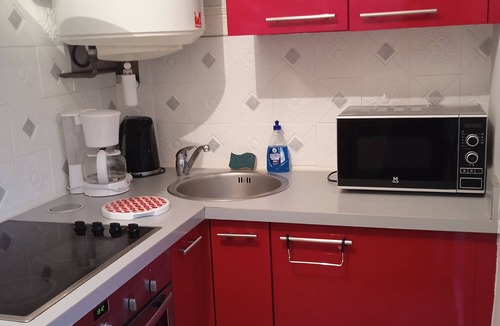 Thabor - Saint-Helier Bed & Breakfast | Independent private room with private garden.