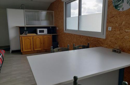 La Chapelle-Janson Apartment | Independent room