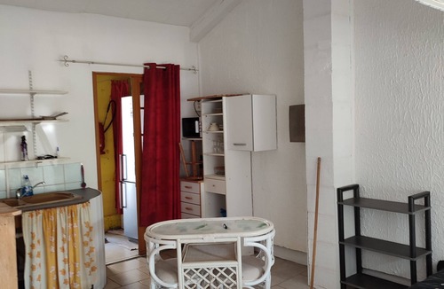 Besse-sur-Issole House | Independent studio