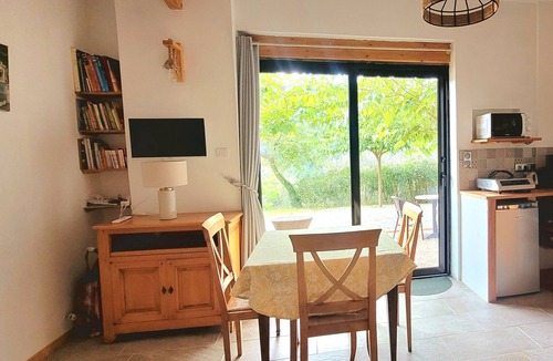 Bouvet Island House | Independent studio in a quiet olive grove