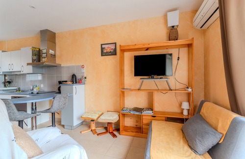 Lescar Apartment | Independent Studio Le Pesquit