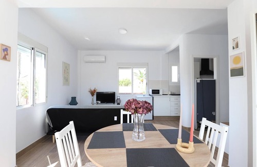 Almarda Villa | Independent villa 200m from Almardá beach with shared garden and pool