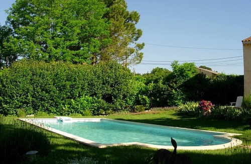 Pujaut Villa | Independent villa with 8 x 4 swimming pool in a very quiet setting.