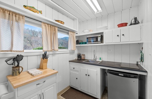 Douglas City Cabin | Indian Creek Lodge