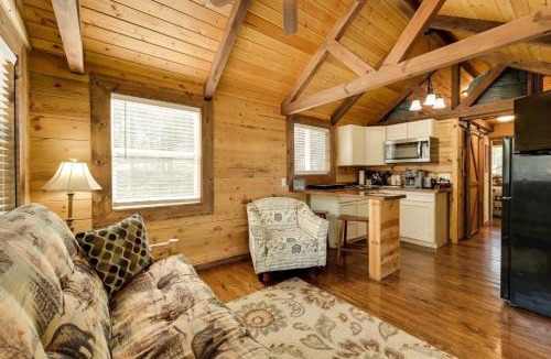 Indian Point House | Indian Point Cabin 19 near SDC, Branson, and Table Rock Lake
