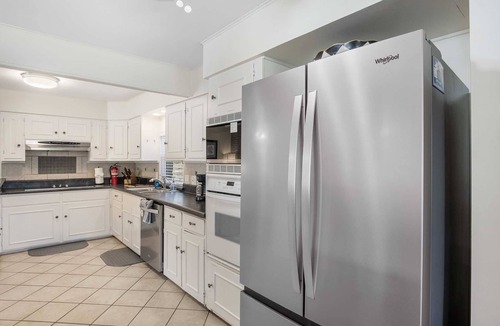 Bandera House | Indian Springs Lakehouse