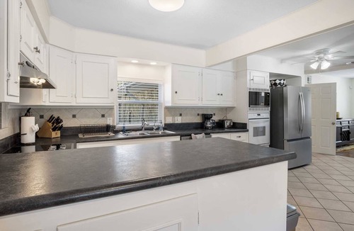 Bandera House | Indian Springs Lakehouse