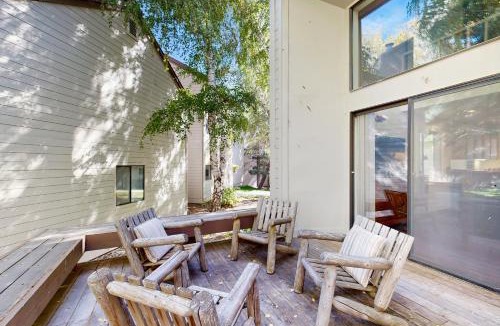 Elkhorn Village Apartment | Indian Springs with a View