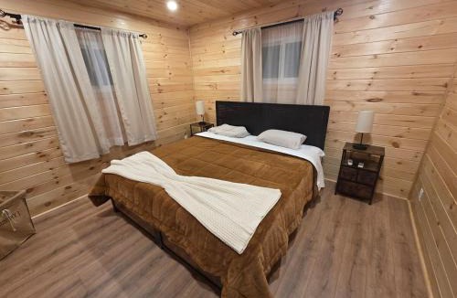 Mongo House | Indiana Lake Escape