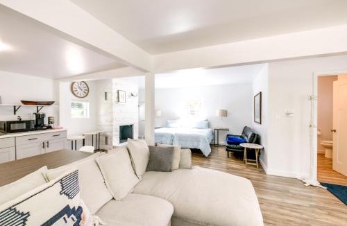 Indianapolis Apartment | Indianapolis Riverfront Rental with Wraparound Deck!