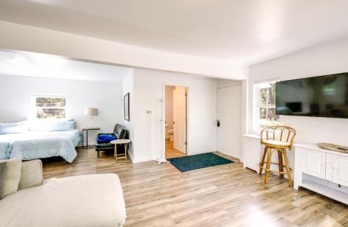 Indianapolis Apartment | Indianapolis Riverfront Rental with Wraparound Deck!