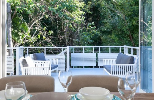 Yaroomba House | Indigo Blue