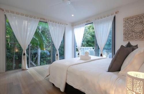 Yaroomba House | Indigo Blue