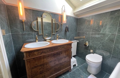Rosieres Bed & Breakfast | Indigo room