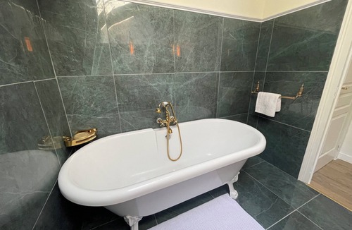 Rosieres Bed & Breakfast | Indigo room