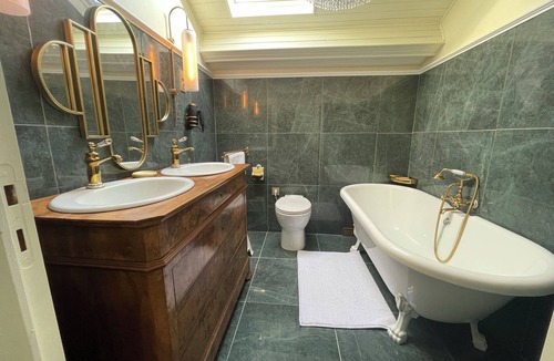 Rosieres Bed & Breakfast | Indigo room