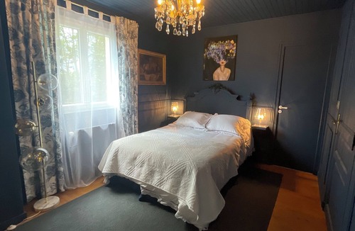 Rosieres Bed & Breakfast | Indigo room