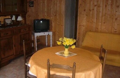 Saint-Sulpice Ski Chalet | Individual chalet by a river and the towing road with unobstructed view