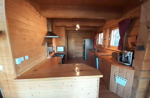La Joue du Loup Ski Chalet | Individual chalet sleeps 14